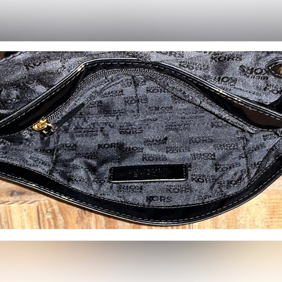 Michael Kors. 5 Piece: Delancy Clutch & Free Watch, Card Case, Twilly & Dust Bag - Picture 6 of 16